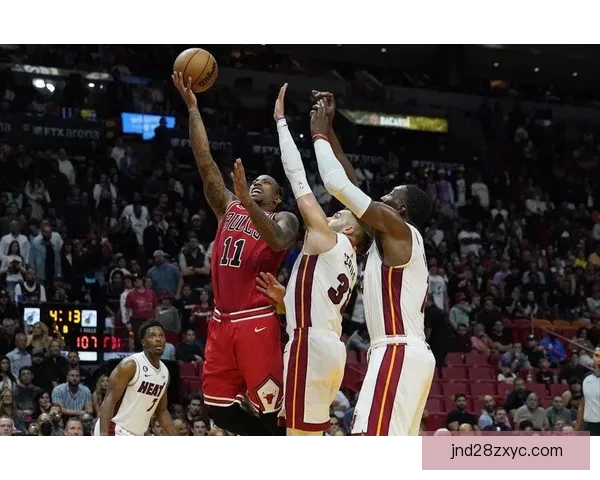 芝加哥公牛134比118大胜鹈鹕拉文德罗赞砍高分主场攻势如潮